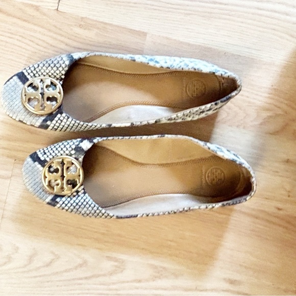 Tory Burch Women’s Chelsea Snakeskin Flats - Picture 7 of 7